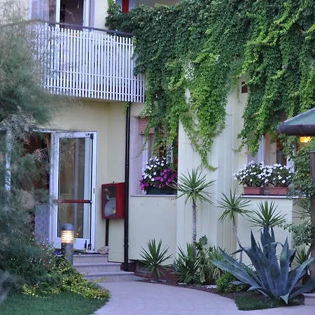 Hotel Righetto Fronte Mare 3*