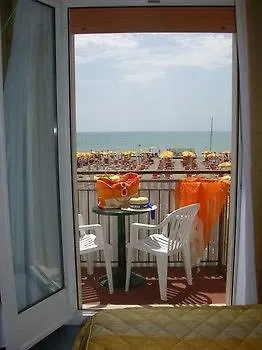 Righetto Fronte Mare فندق كافالّينو