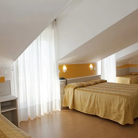 מלון Righetto Fronte Mare 3*
