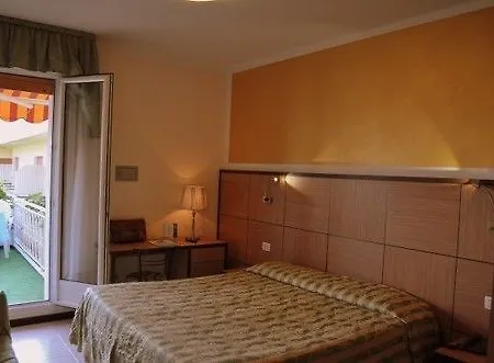 酒店 Righetto Fronte Mare 3*