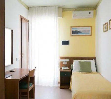 מלון Righetto Fronte Mare 3*