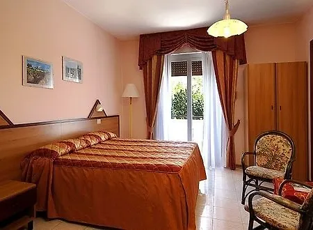 Hotel Righetto Fronte Mare 3*